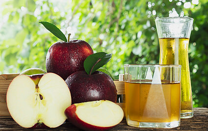 Naturtrüber Apfelsaft fördert die Darmgesundheit